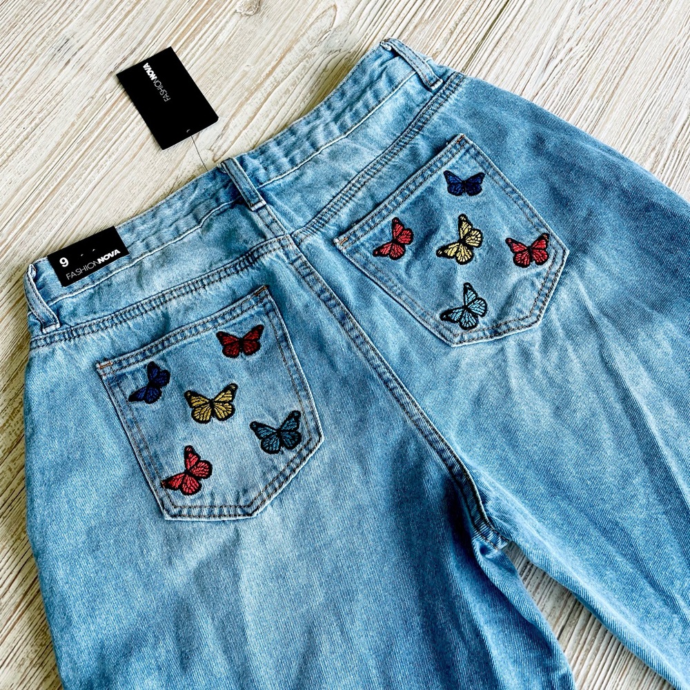 NWT 🦋 Fashion Nova Butterfly Mom Jeans – Size 9